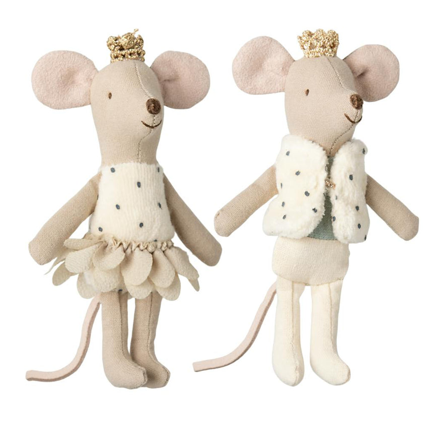 Royal twin mice, Little sister and brother in matchbox