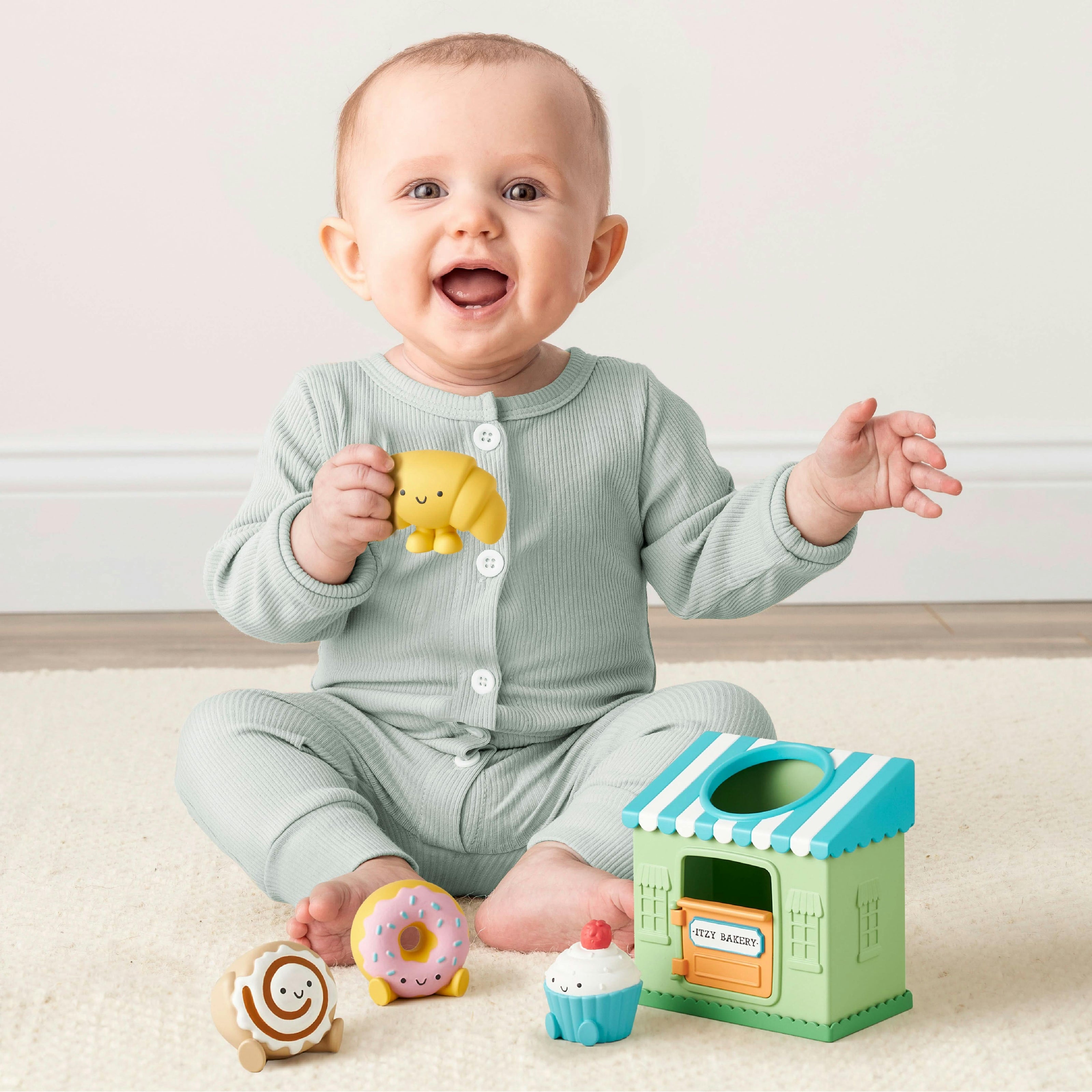 Itzy Play™ Put & Take Toy