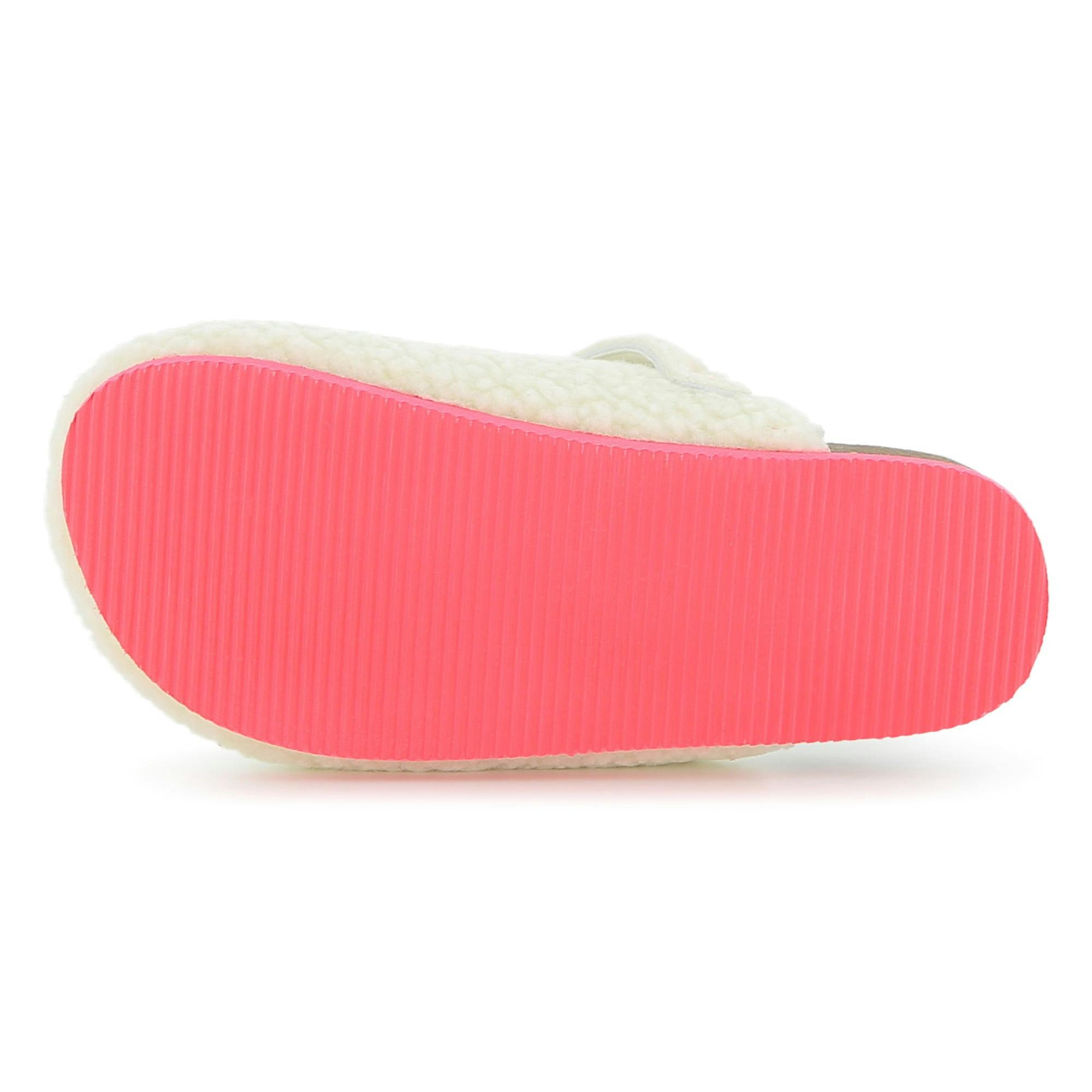 Adjustable buckle slippers