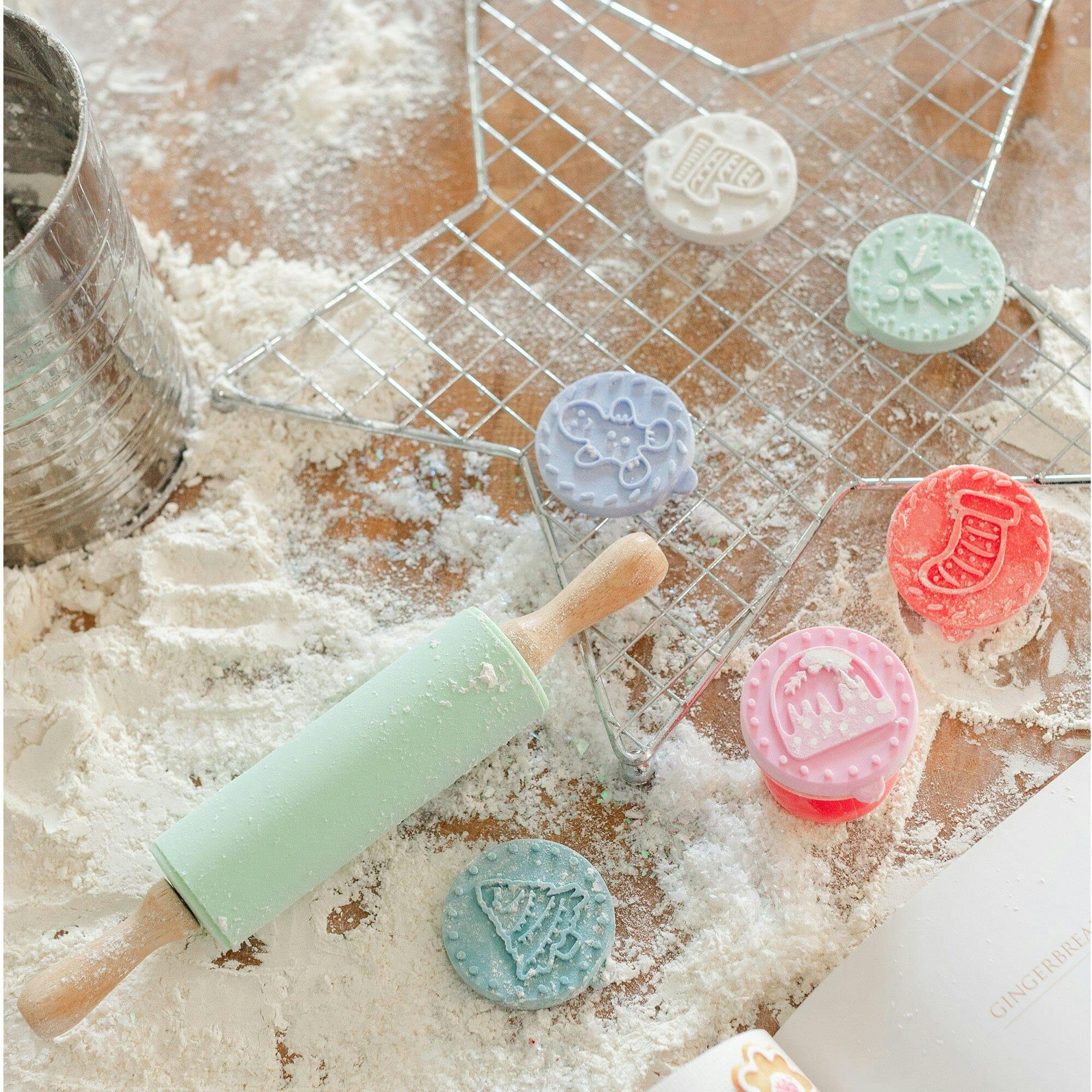 Baking Spirits Bright Christmas Baking Set