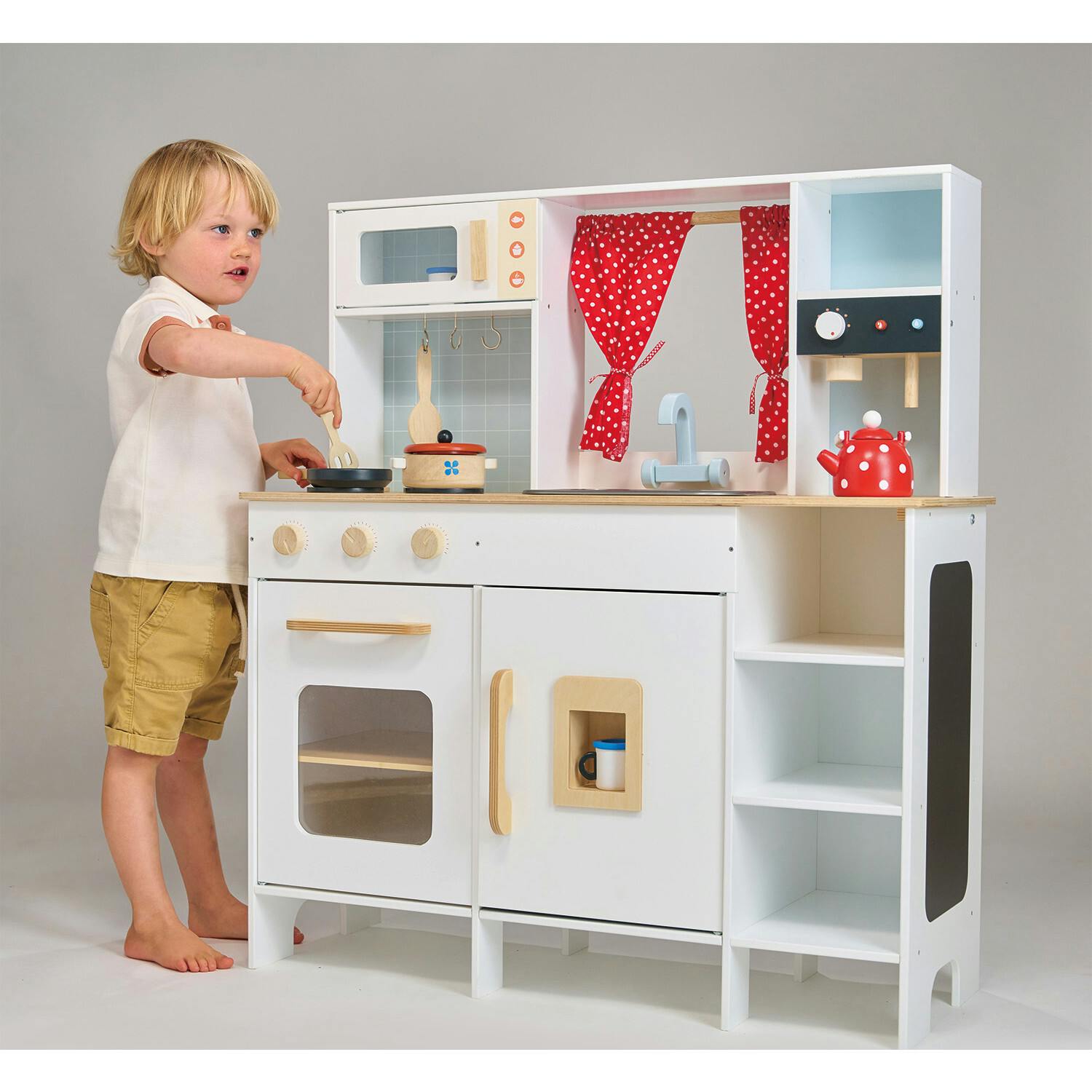 Play kitchen