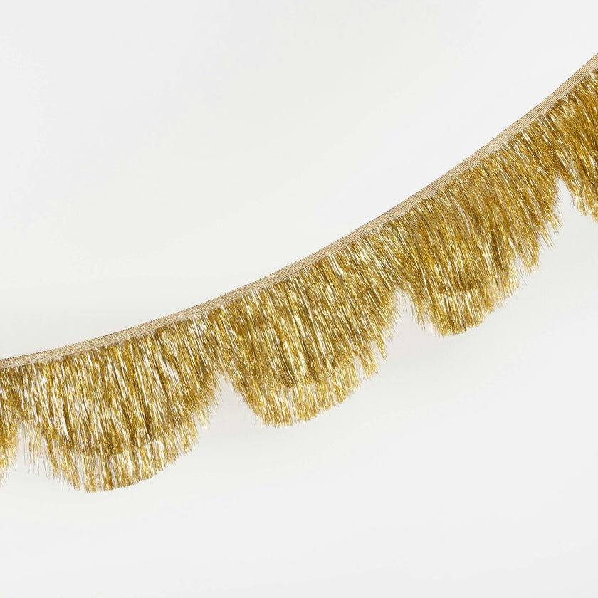 Gold Tinsel Scallop Garland