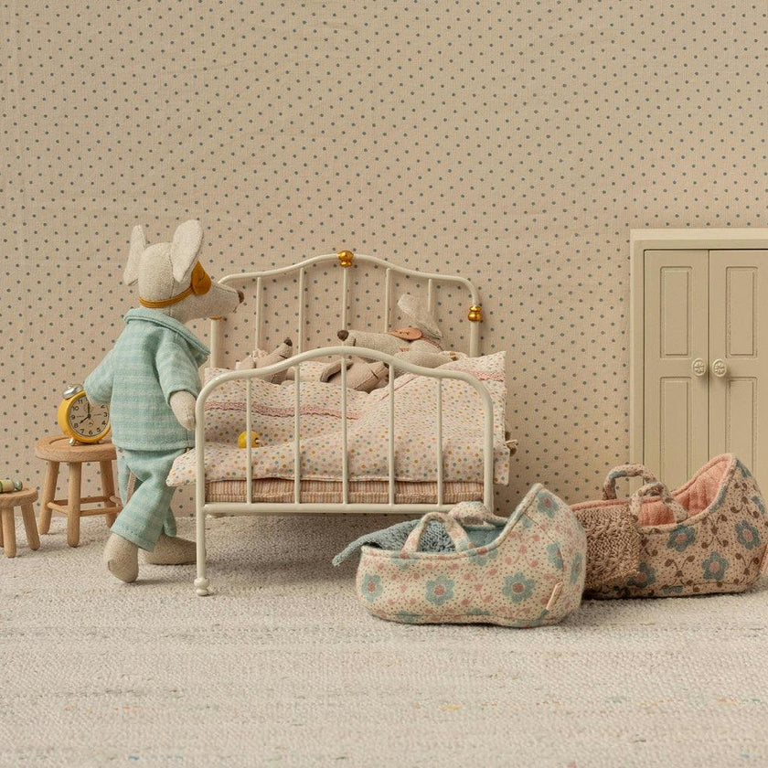 Vintage Bed, Mouse - Off-White