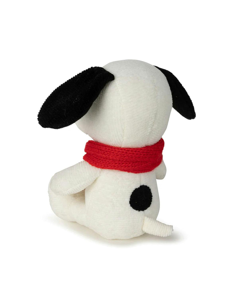 PEANUTS SNOOPY Sitting WITH SCARF 7"