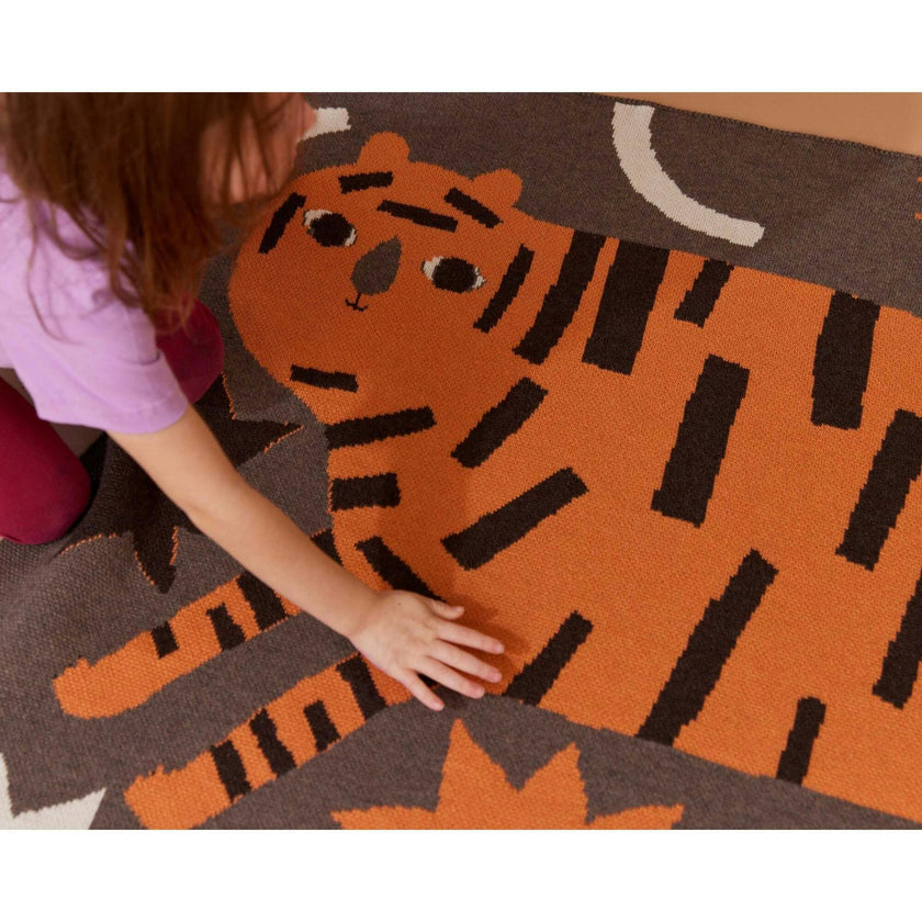 Surprised Tiger Knit Midi Blanket