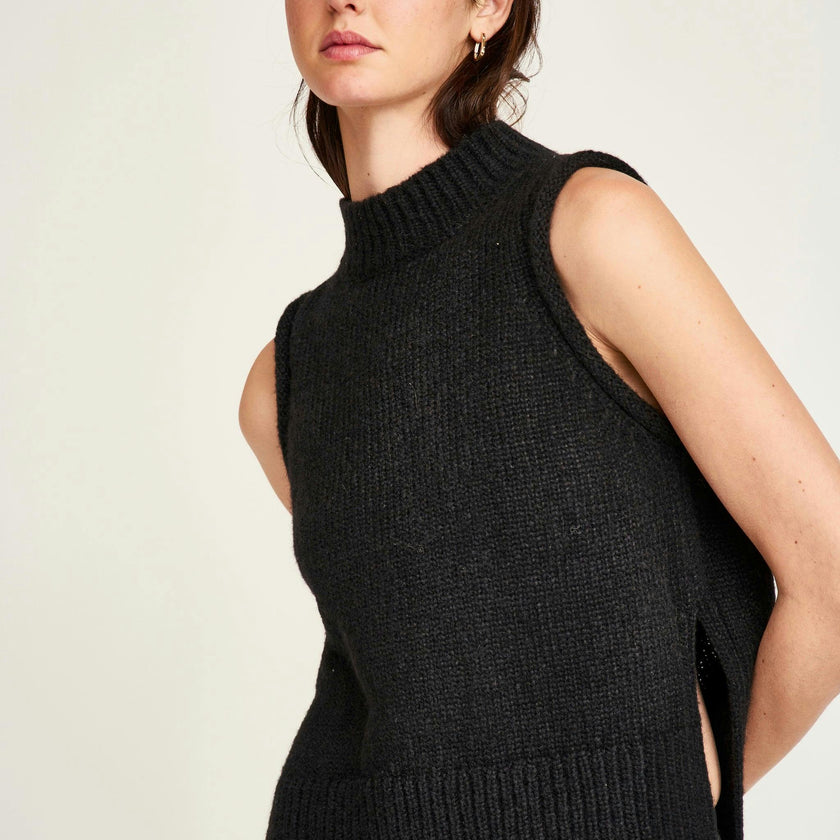 Aspen Open Side Vest in Black