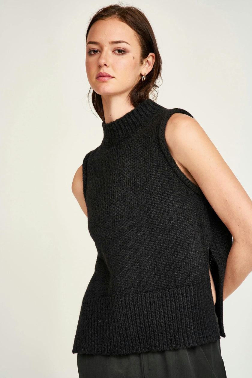Aspen Open Side Vest in Black
