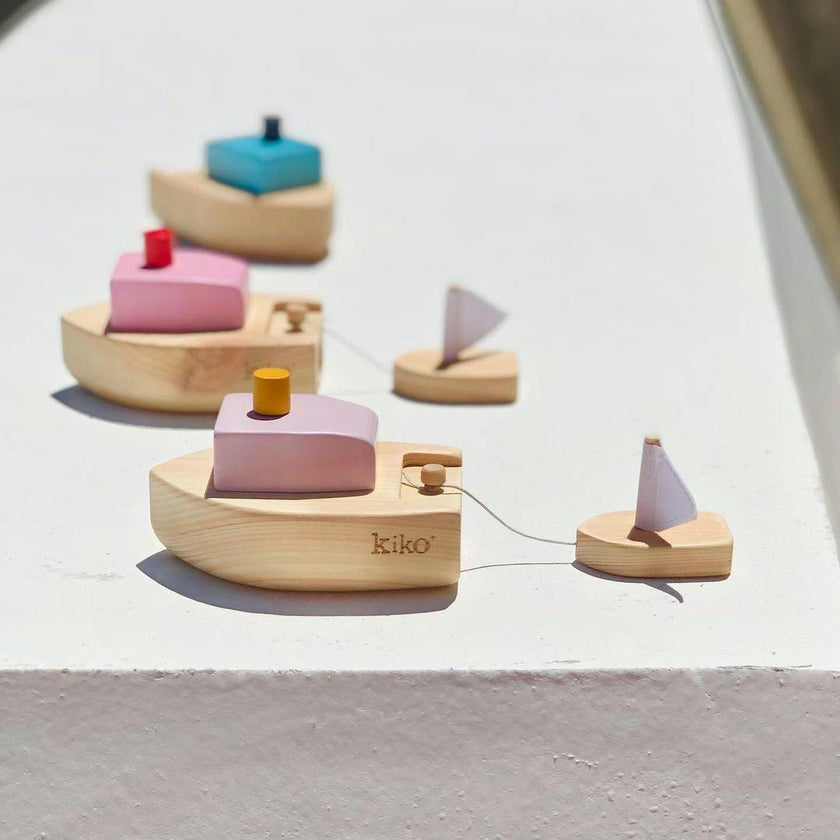Ofune wind-up wooden boat
