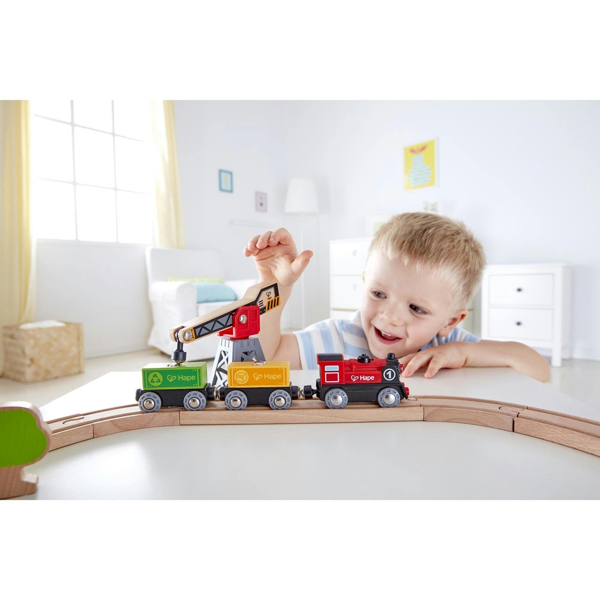 Hape: Cargo Delivery Loop&nbsp;- Battery Powered Engine
