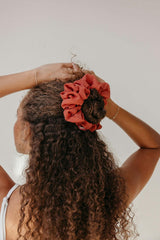 OVERSIZED SCRUNCHIE