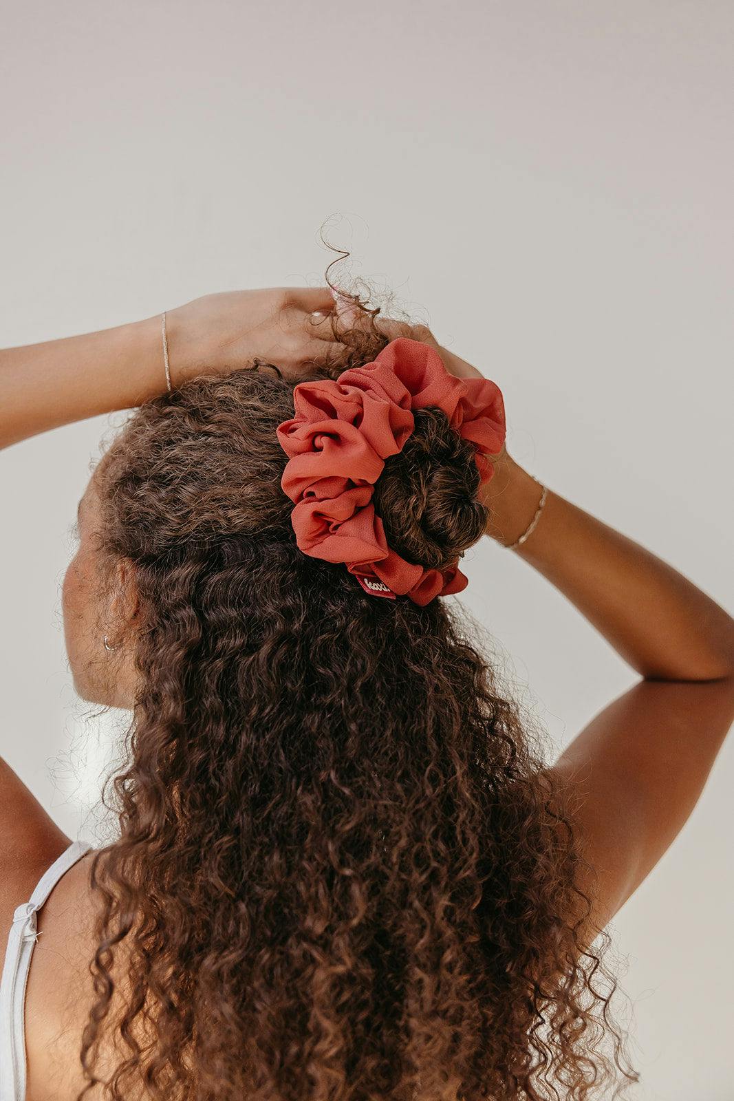 OVERSIZED SCRUNCHIE