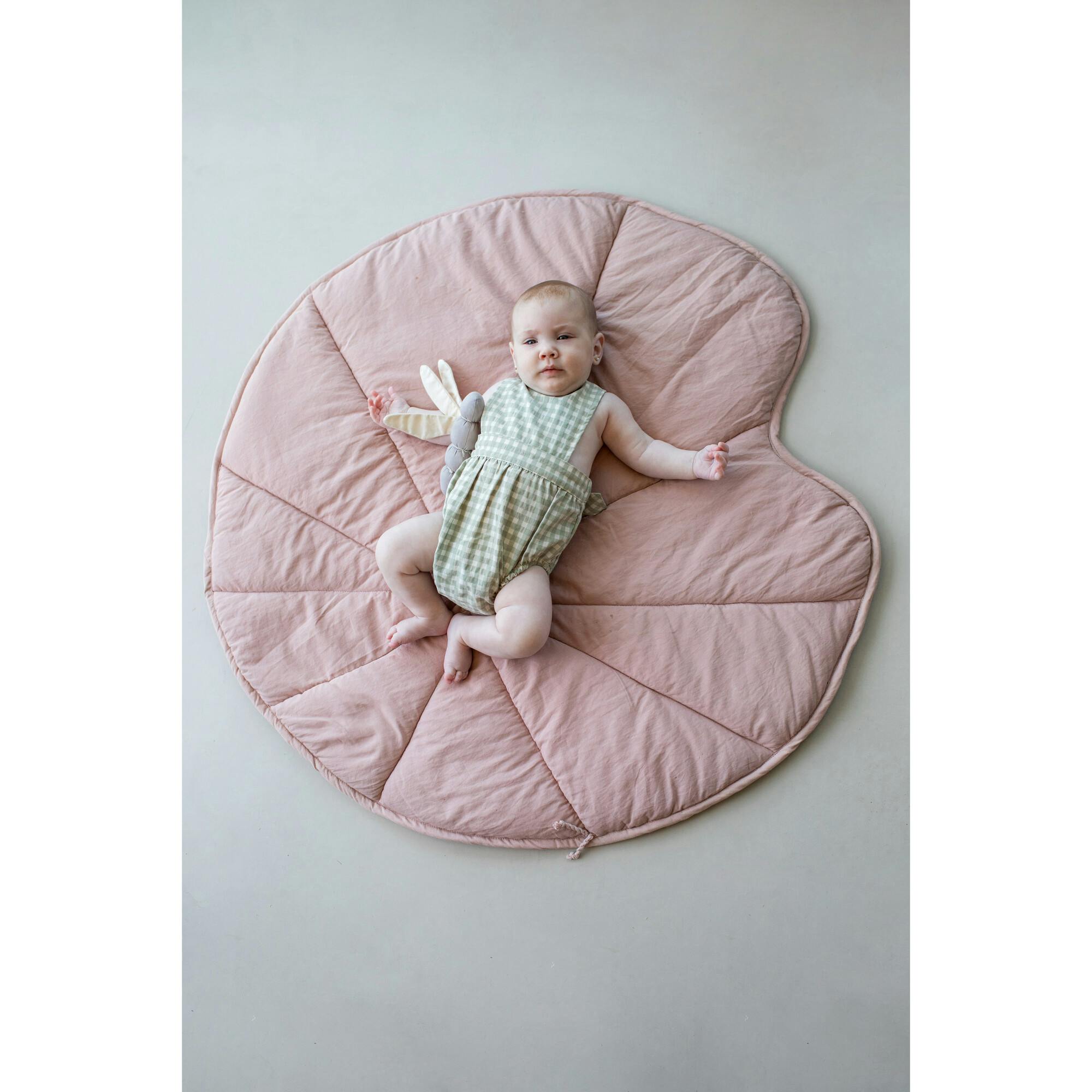 Play Mat Water Lily Vintage Nude