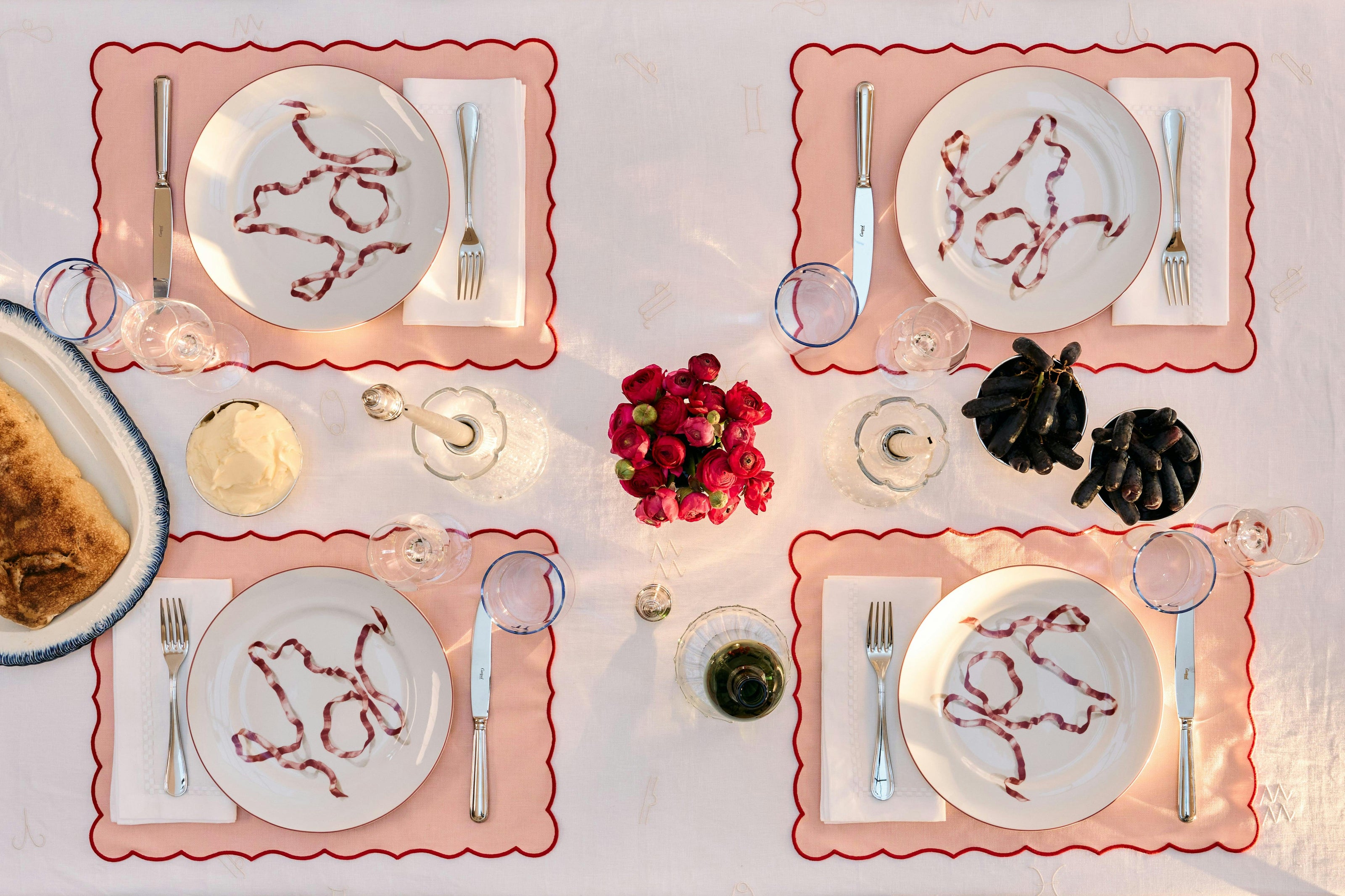 Ribbon Dinner Plate