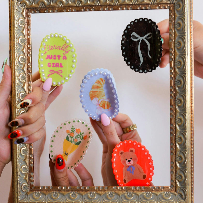 FRAMED ECLECTIC CLAW