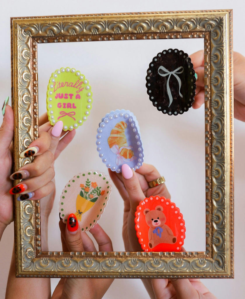 FRAMED ECLECTIC CLAW
