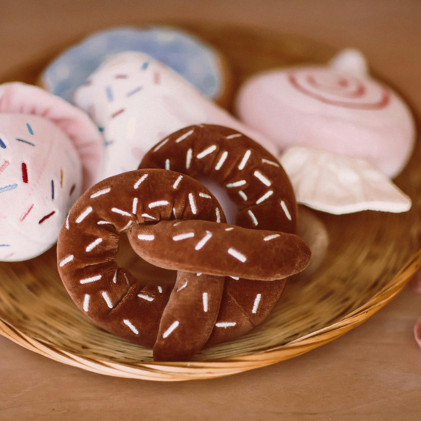 Pretzel Rattle