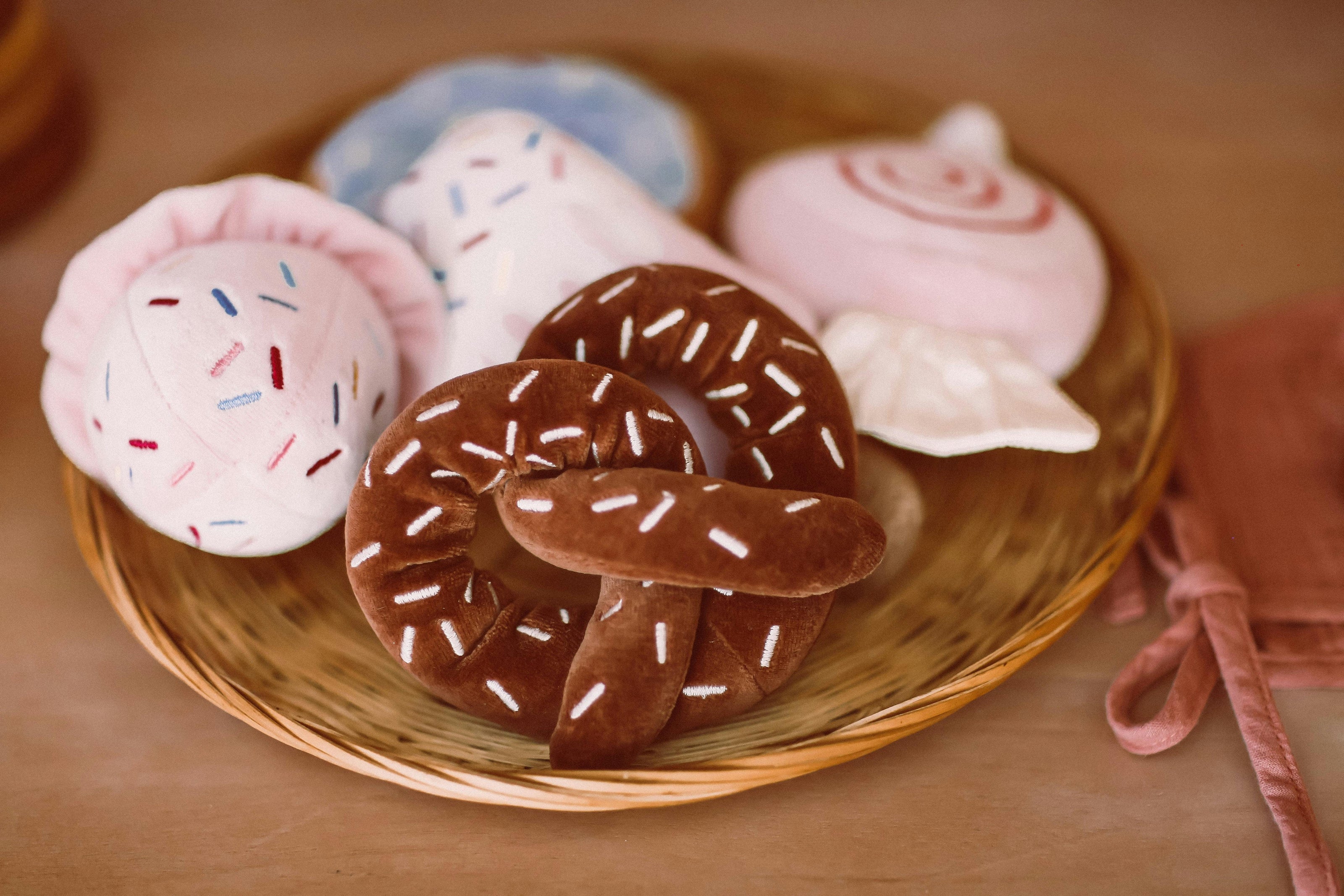 Pretzel Rattle