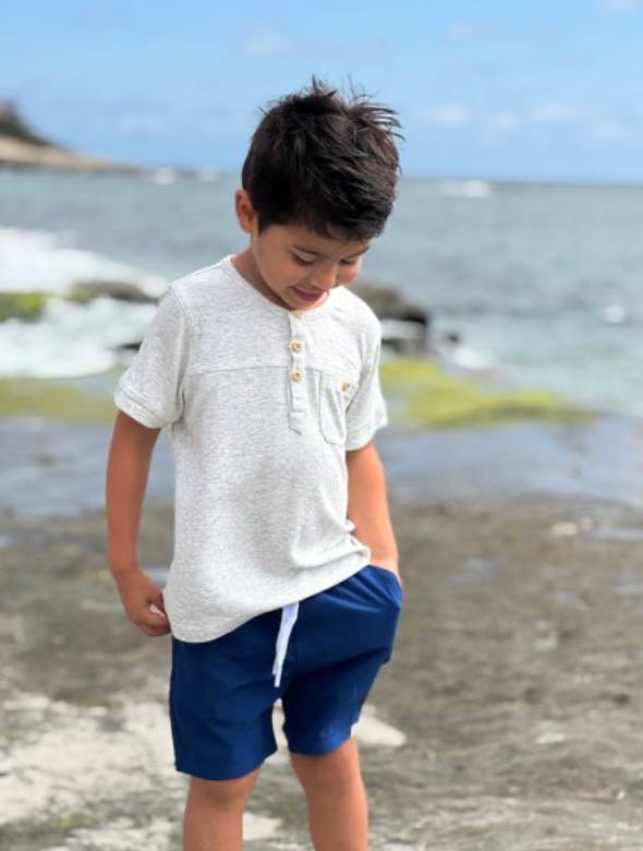 BOARDWALK GREY  Short Sleeved Ribbed Henley Tee