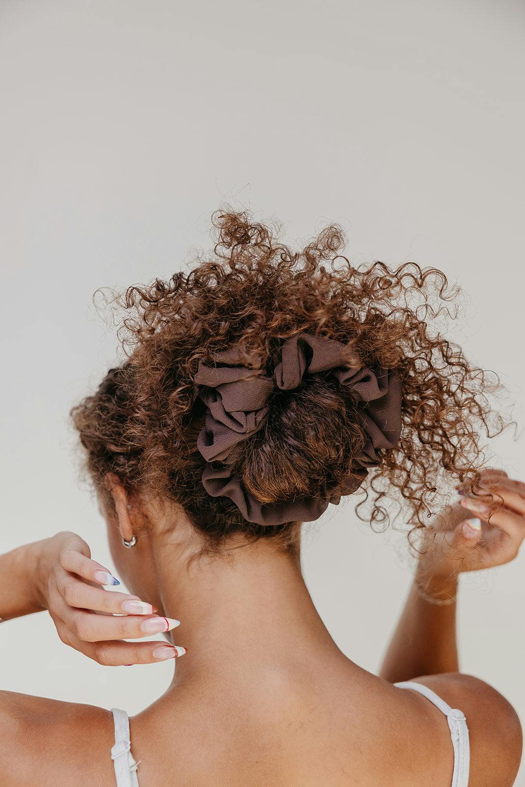 OVERSIZED SCRUNCHIE