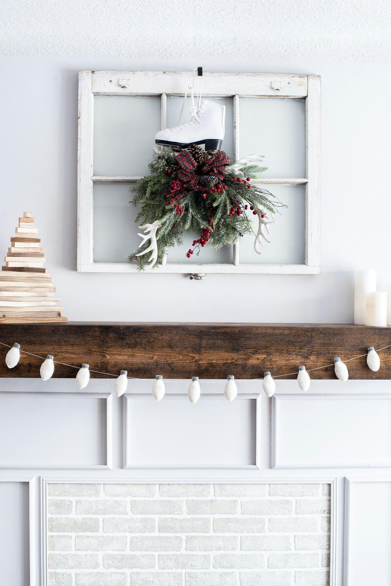 Christmas Lights Garland (White)