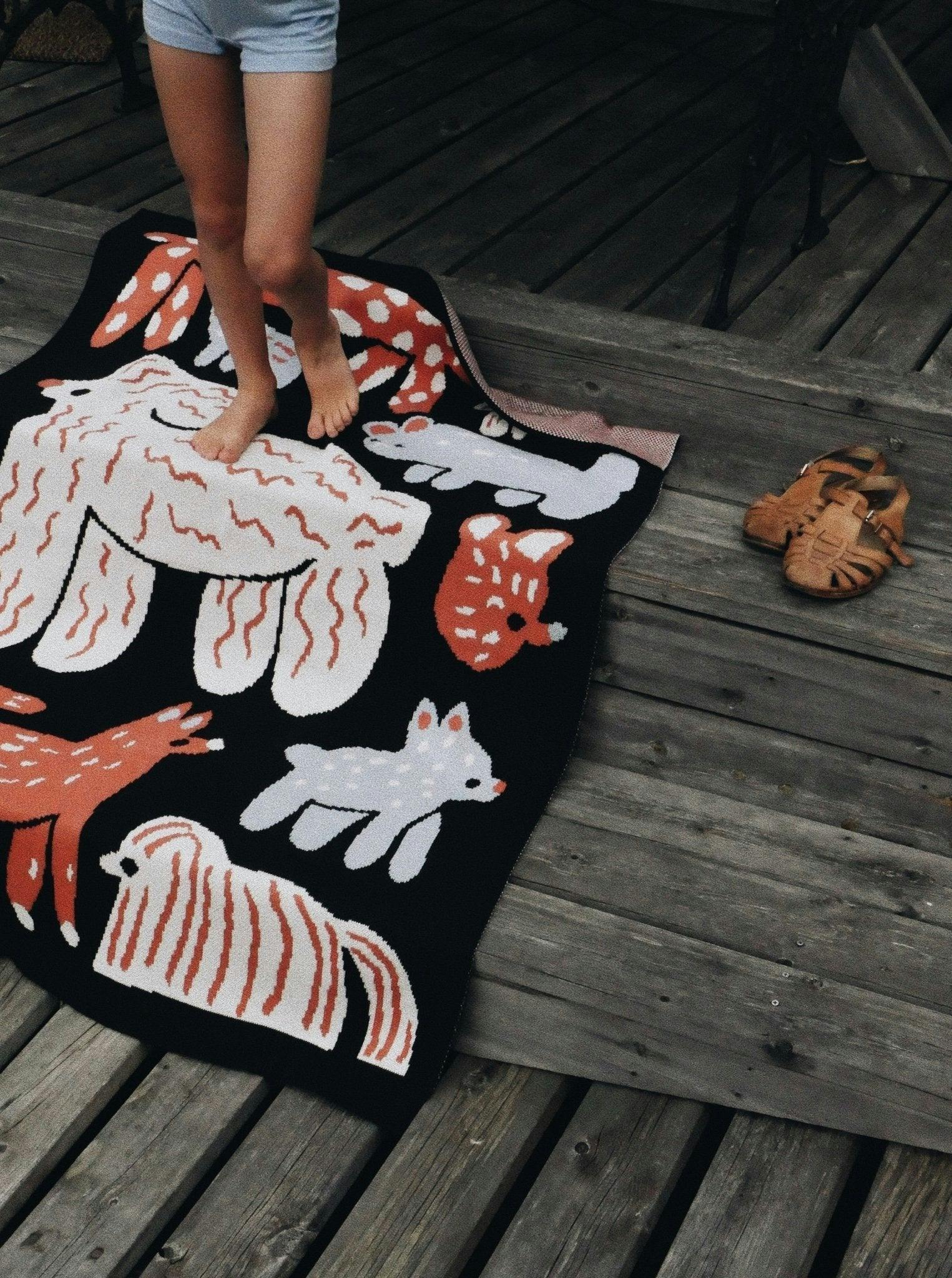 Bow Wow Knit Midi Blanket