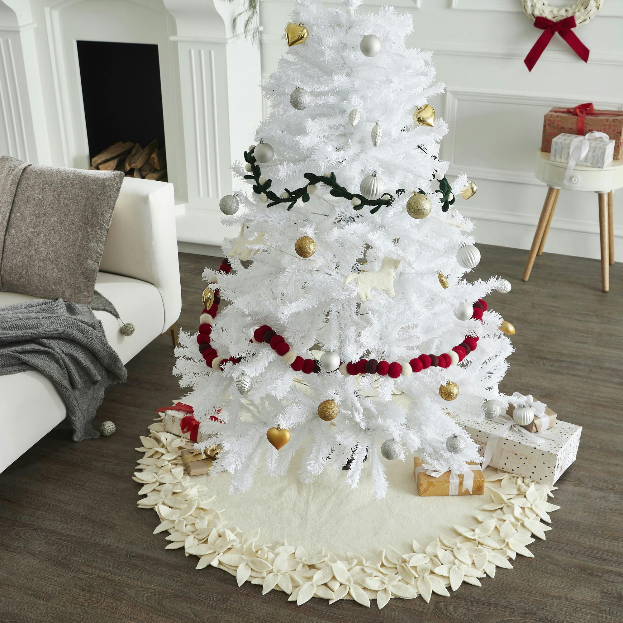 Handmade Felted Wool Overlapping Flowers Border Cream Christmas Tree Skirt 26
