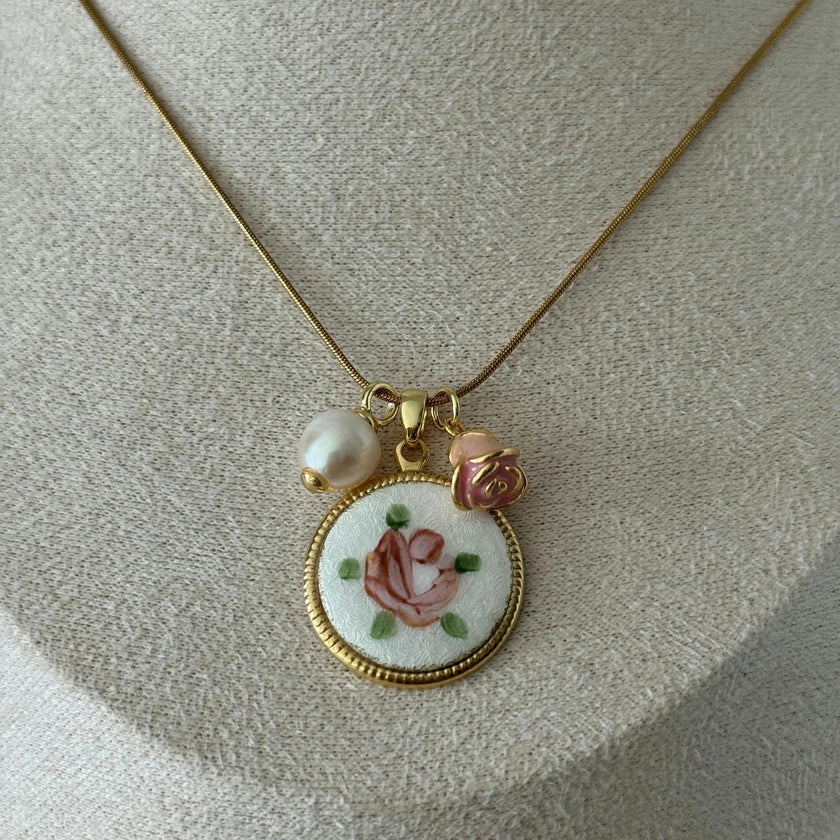 Elisa Pendant Necklace