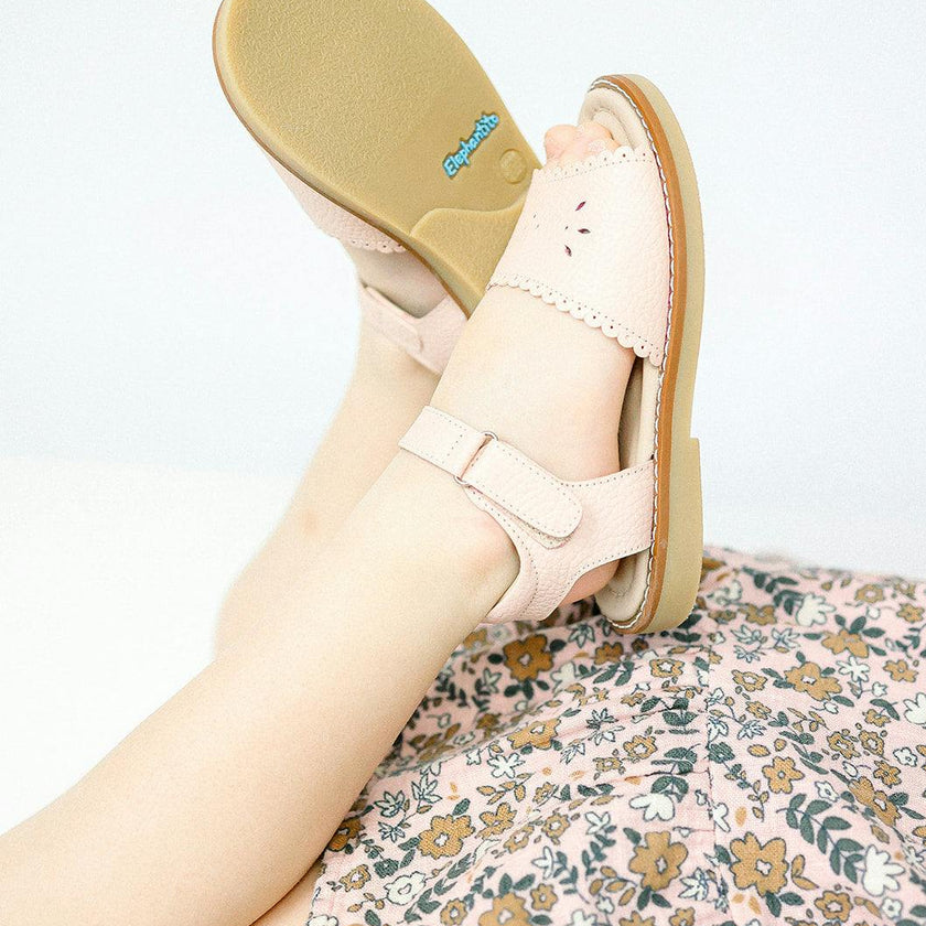 Classic Sandal with Scallop