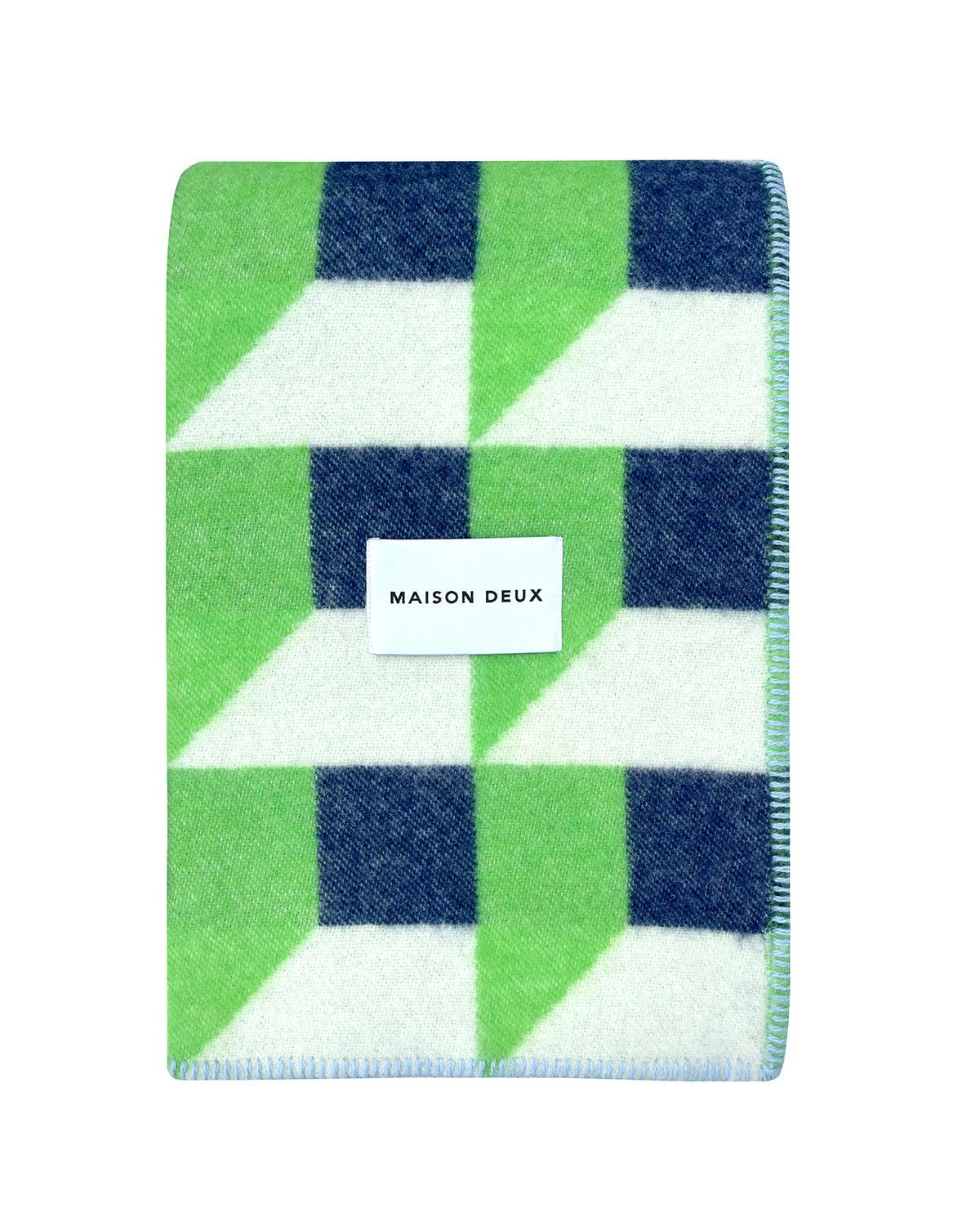 Blanket CUBICS Apple / Navy Print 4.25 x 6.5ft