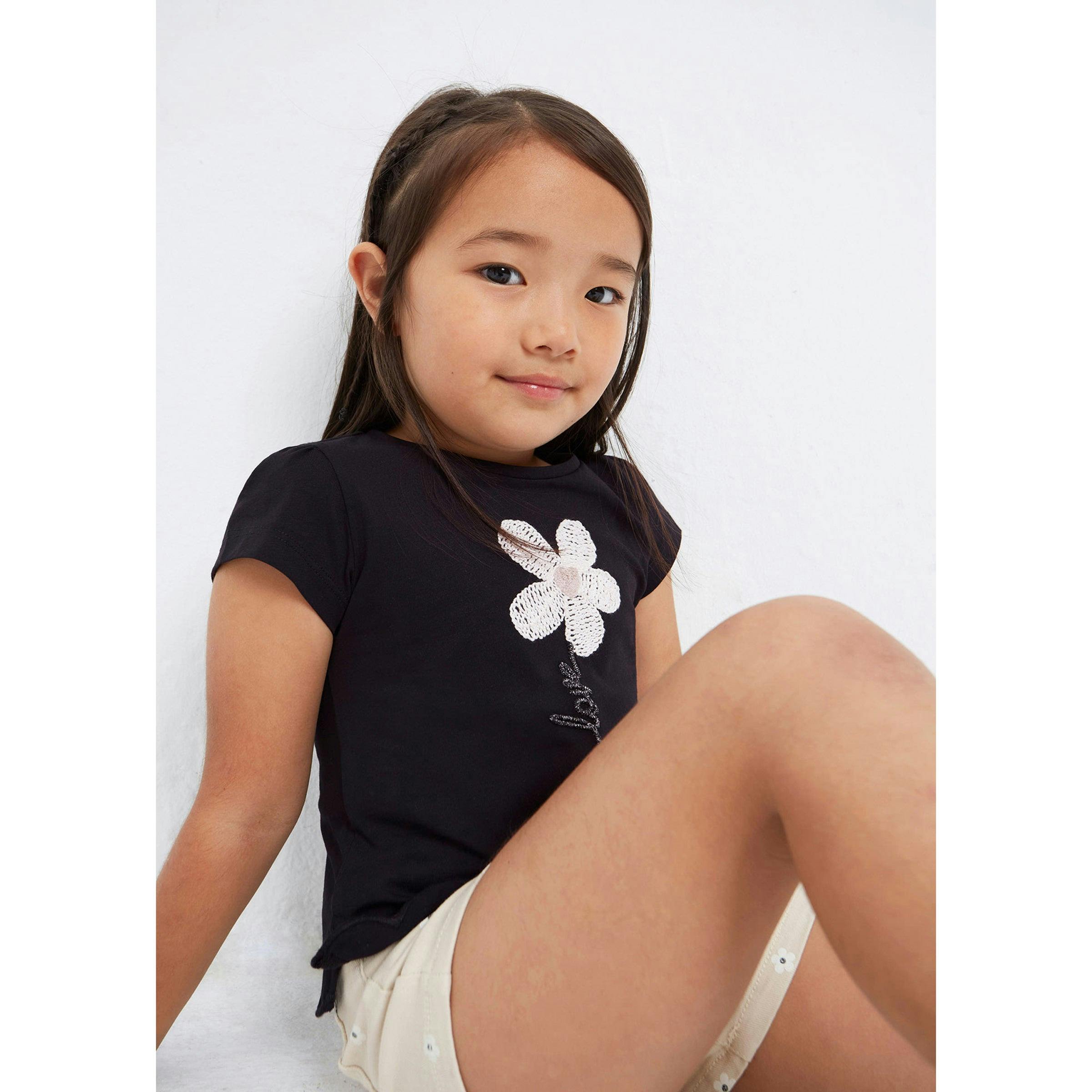 Black Daisy Embroidered T-Shirt