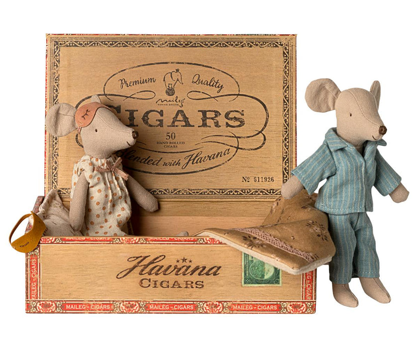 Mum & Dad in cigarbox