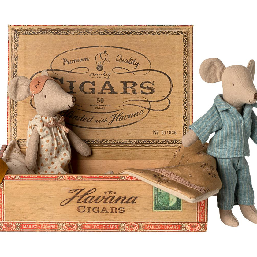 Mum & Dad in cigarbox