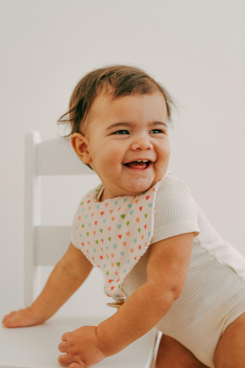 Soothe & Snap Pacifier Bib | Sweetheart Parade