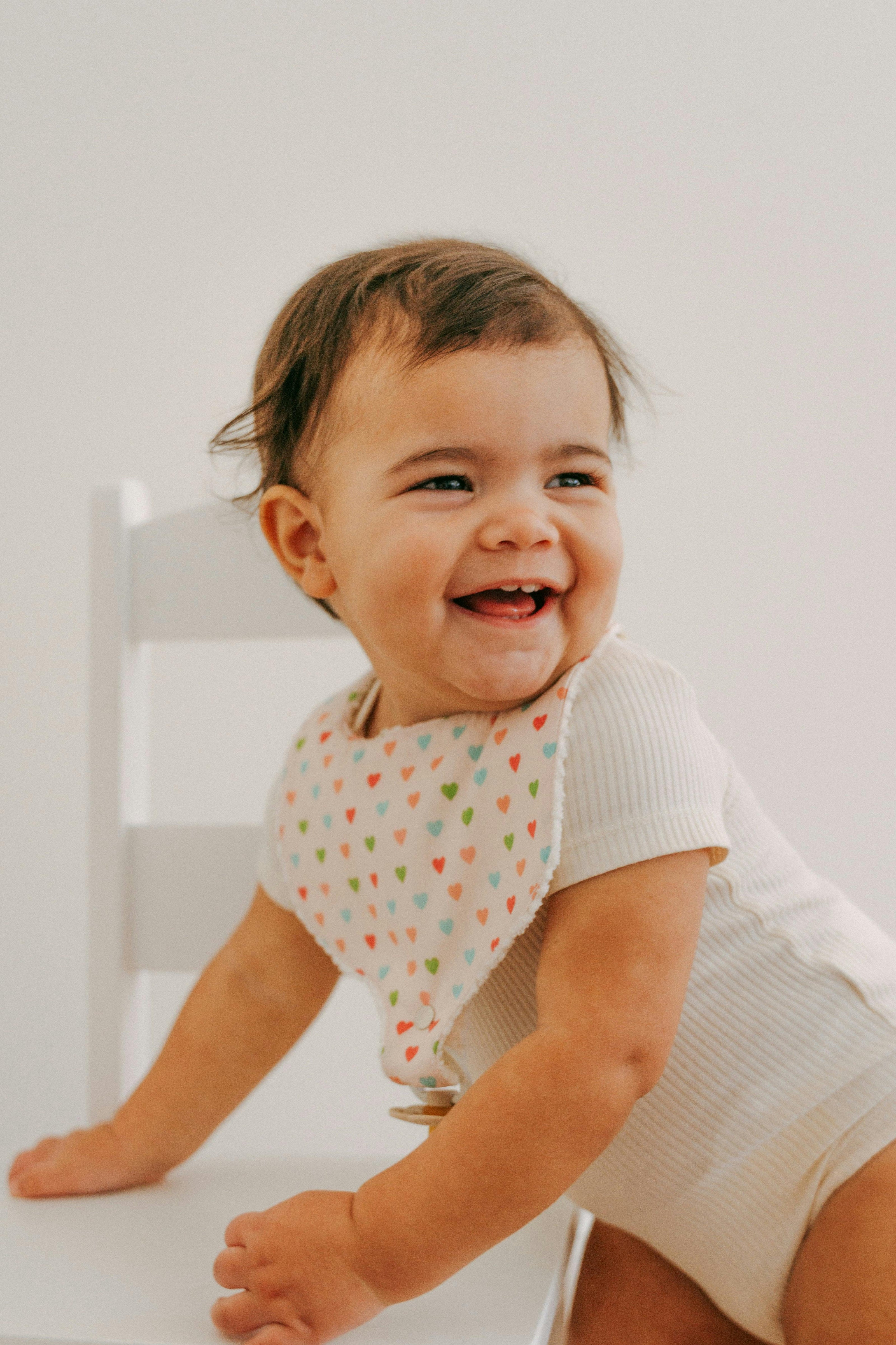 Soothe & Snap Pacifier Bib | Sweetheart Parade