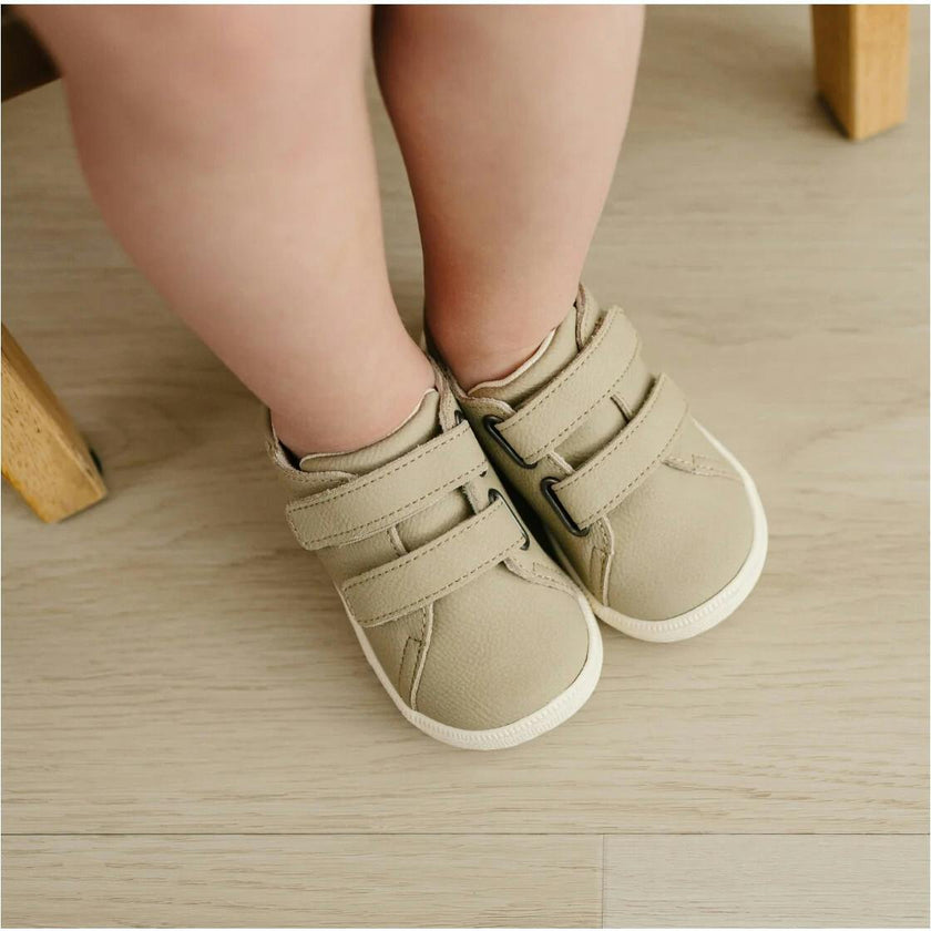 Leo Star Sneaker