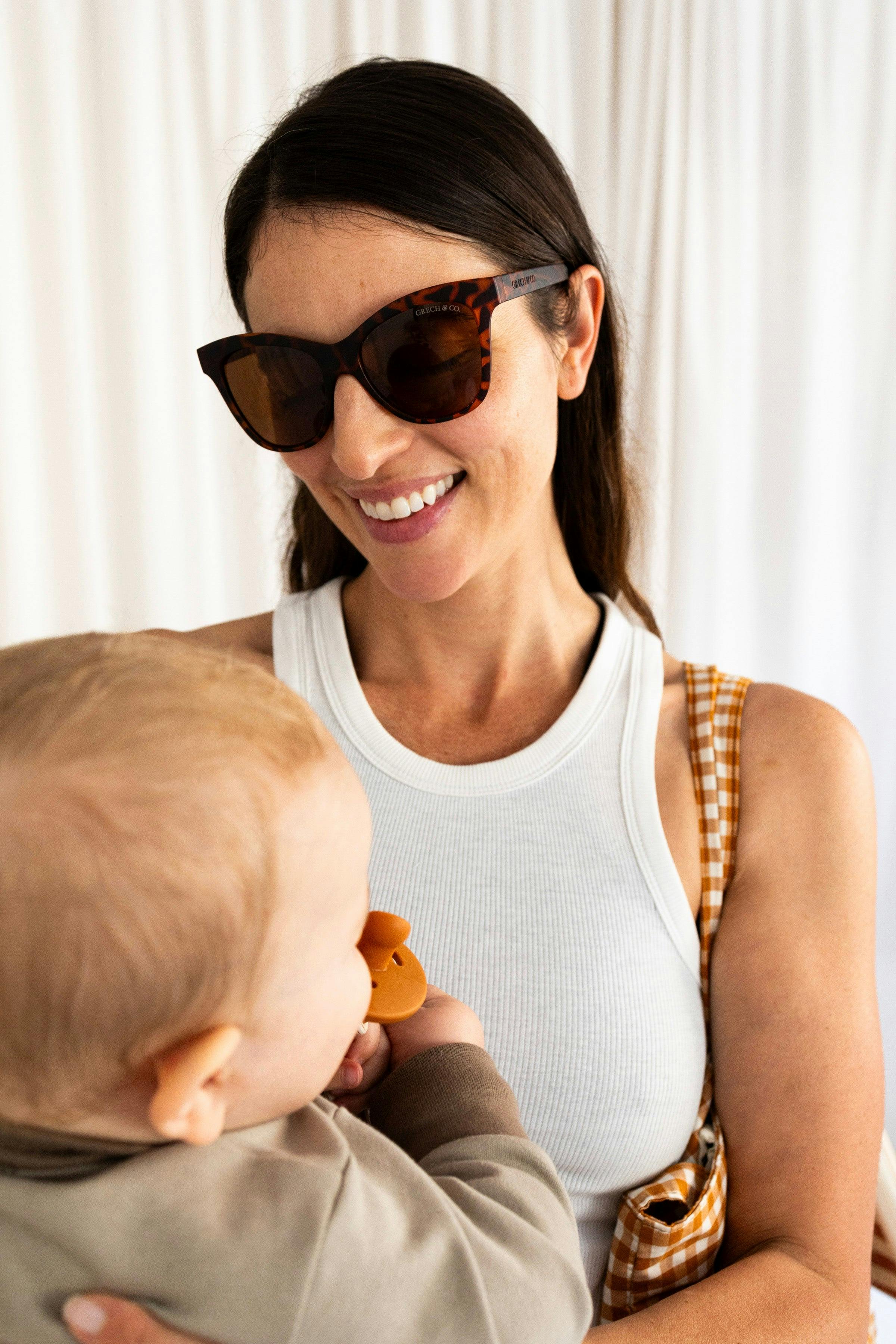 Iconic Wayfarer Ombre | Polarized Sunglasses | Adult | 15+ Y | Tortoise