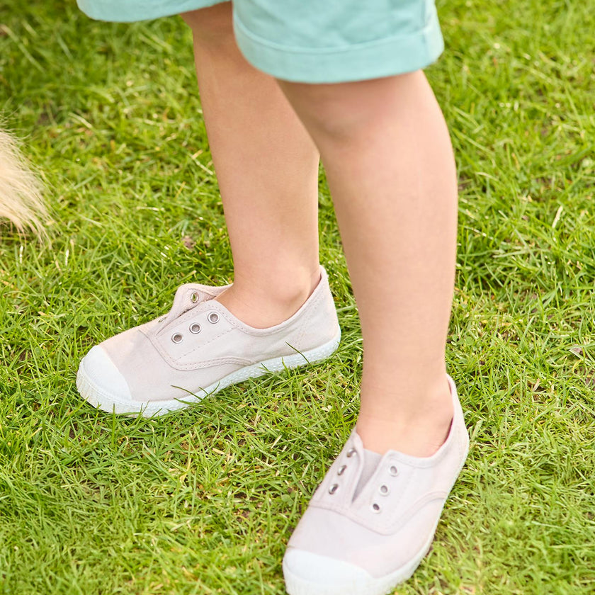 Hampton Canvas Plum Plimsolls in Putty