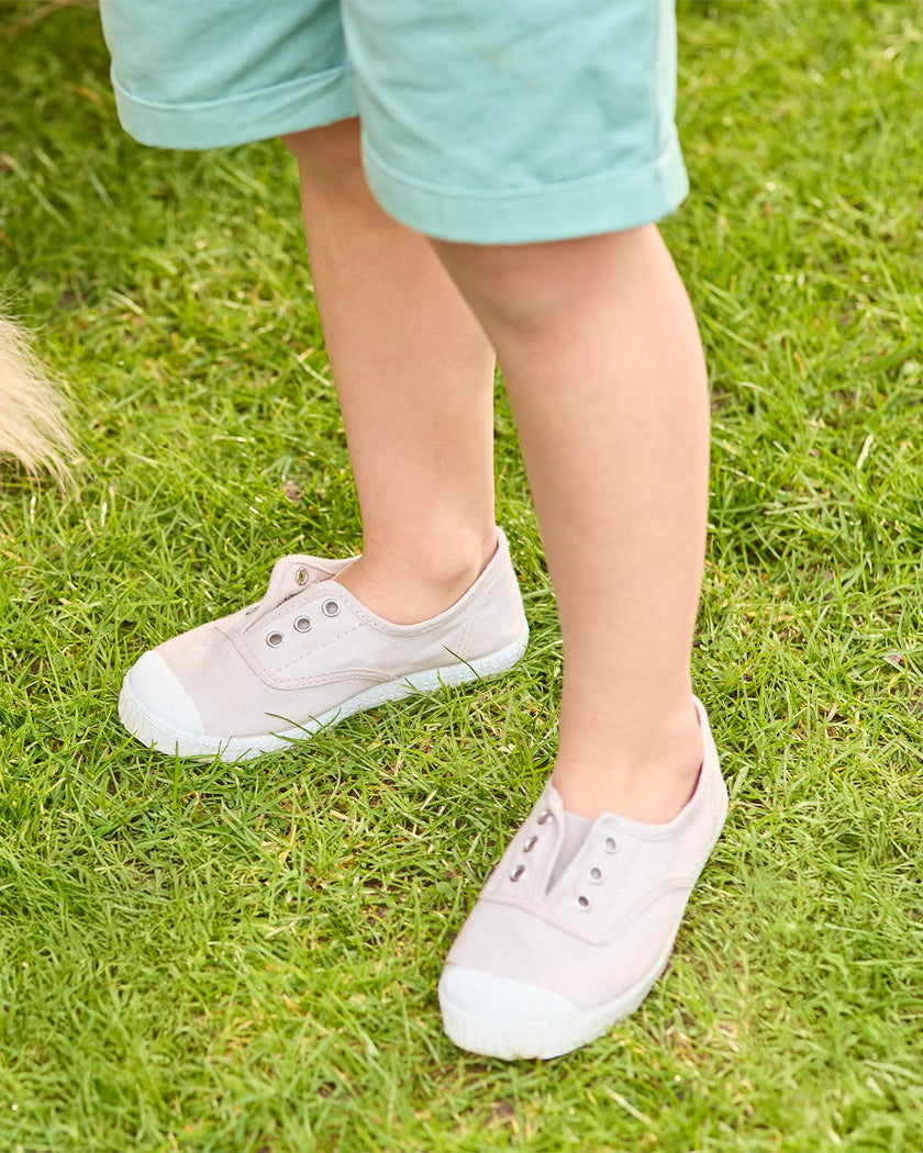 Hampton Canvas Plum Plimsolls in Putty