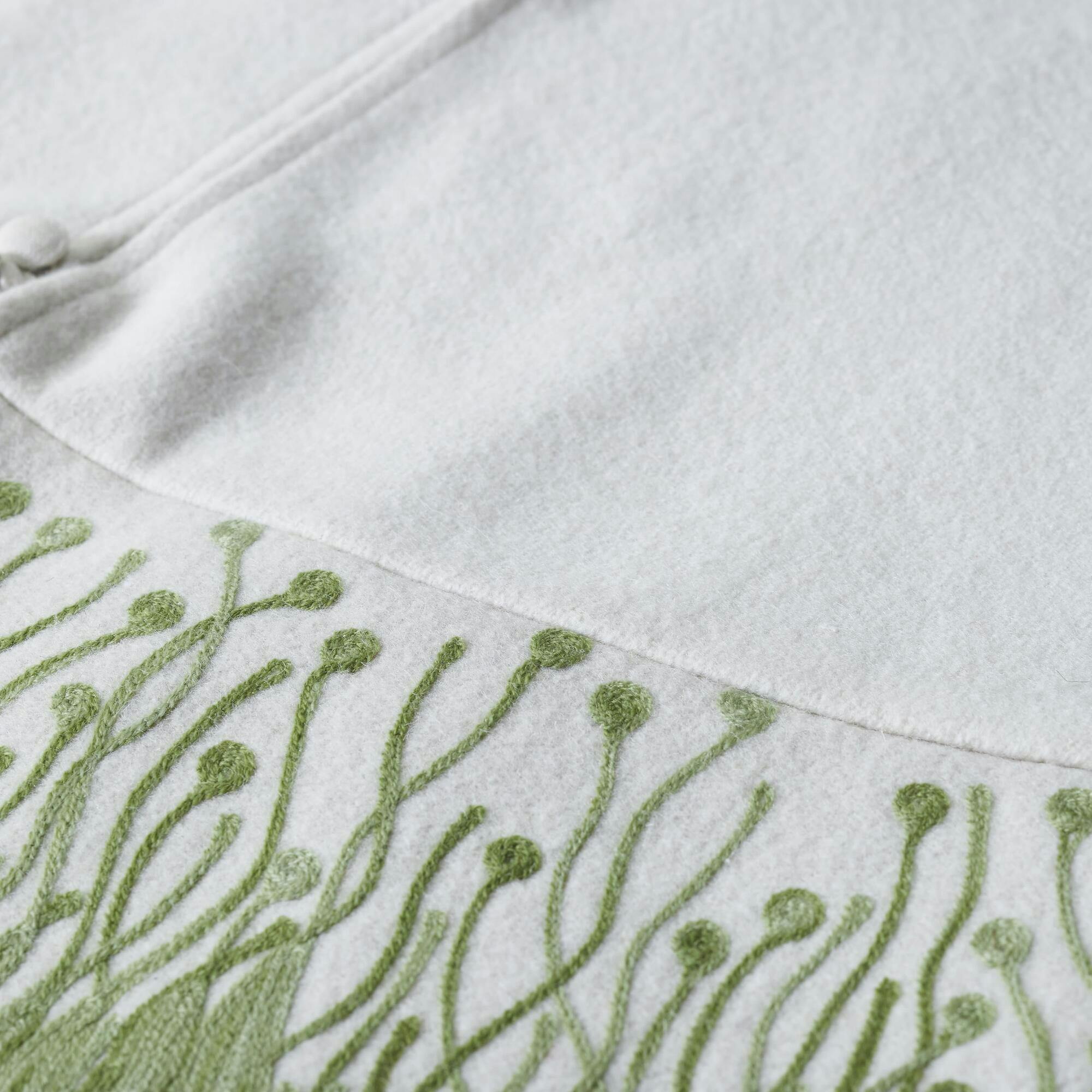 Flora Christmas Tree Skirt in Green