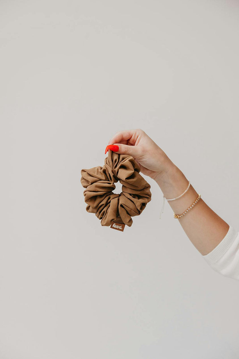 OVERSIZED SCRUNCHIE