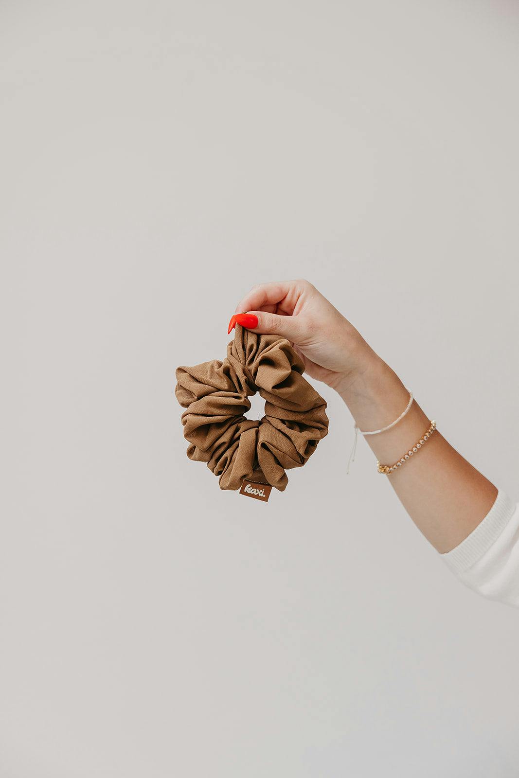 OVERSIZED SCRUNCHIE