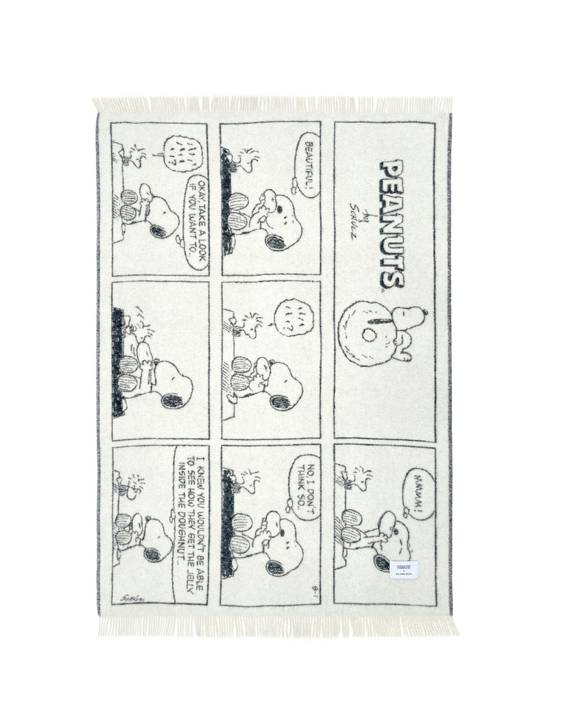 Blanket PEANUTS DOUGHNUT Comic Strip Black / White 4.25 x 6.5ft