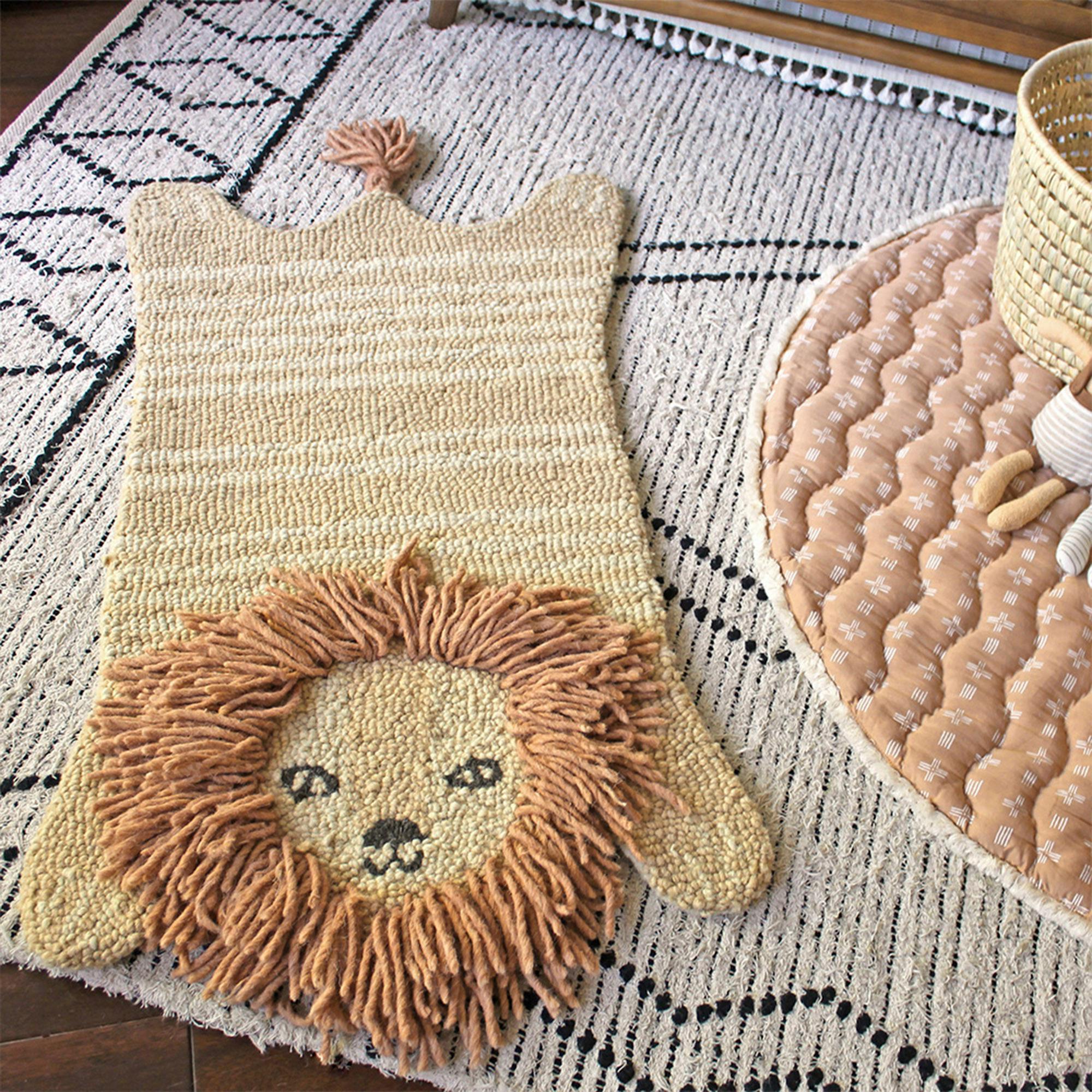 Kendi Lion Shaped Wool Accent Rug (23