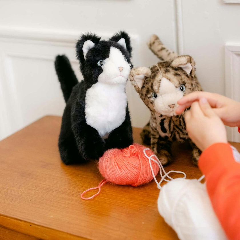 LA PELUCHERIE My Cat Gustave - Small 26cm - Black/White