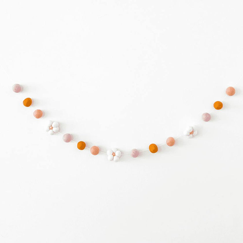 Darling Daisy Felt Garland