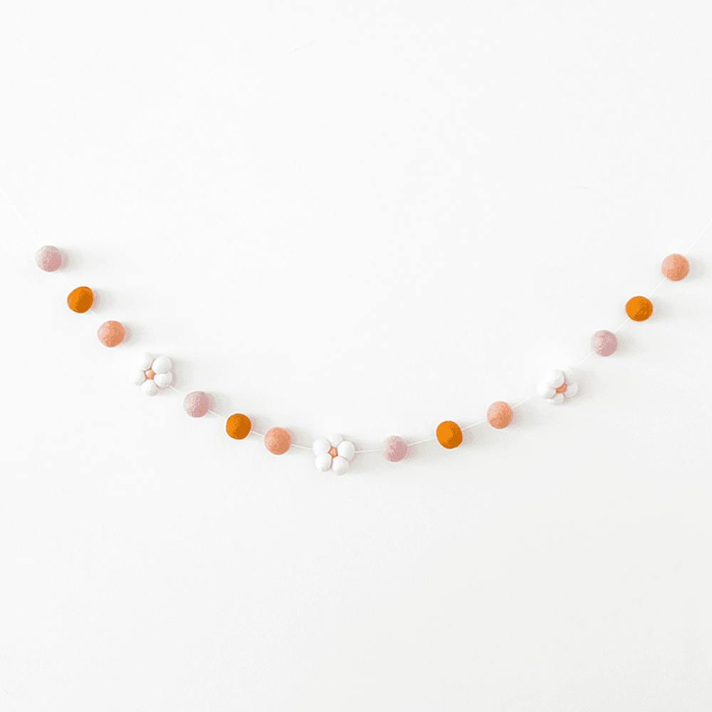 Darling Daisy Felt Garland