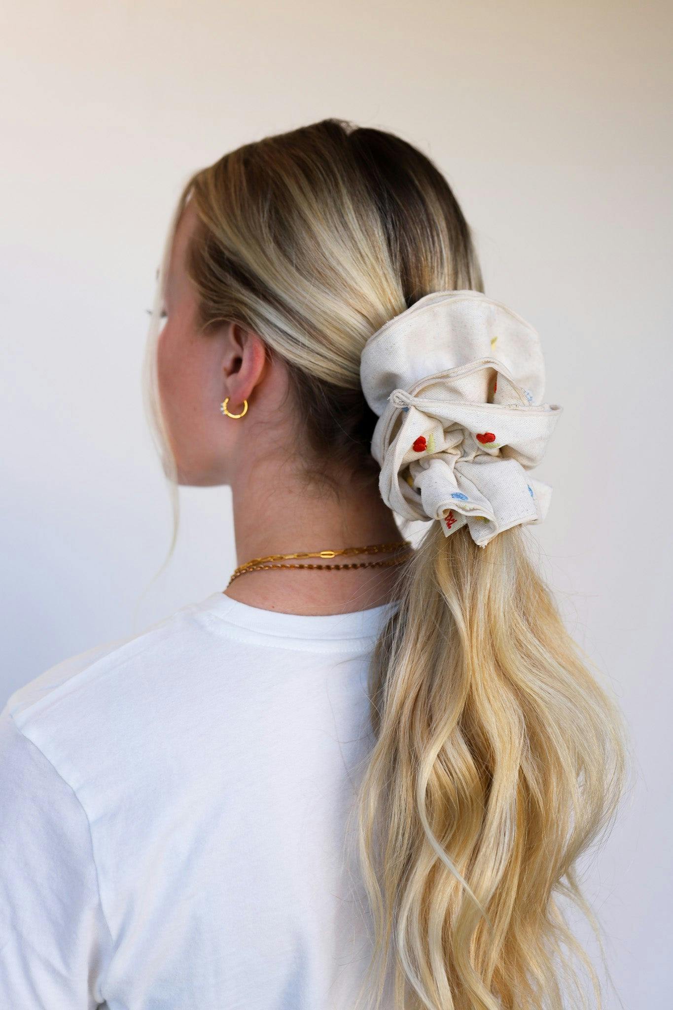 CREAM FARMERS MARKET CORSET SCRUNCHIE