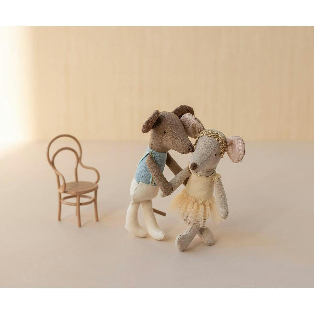 Ballet dancer mouse, Big sister