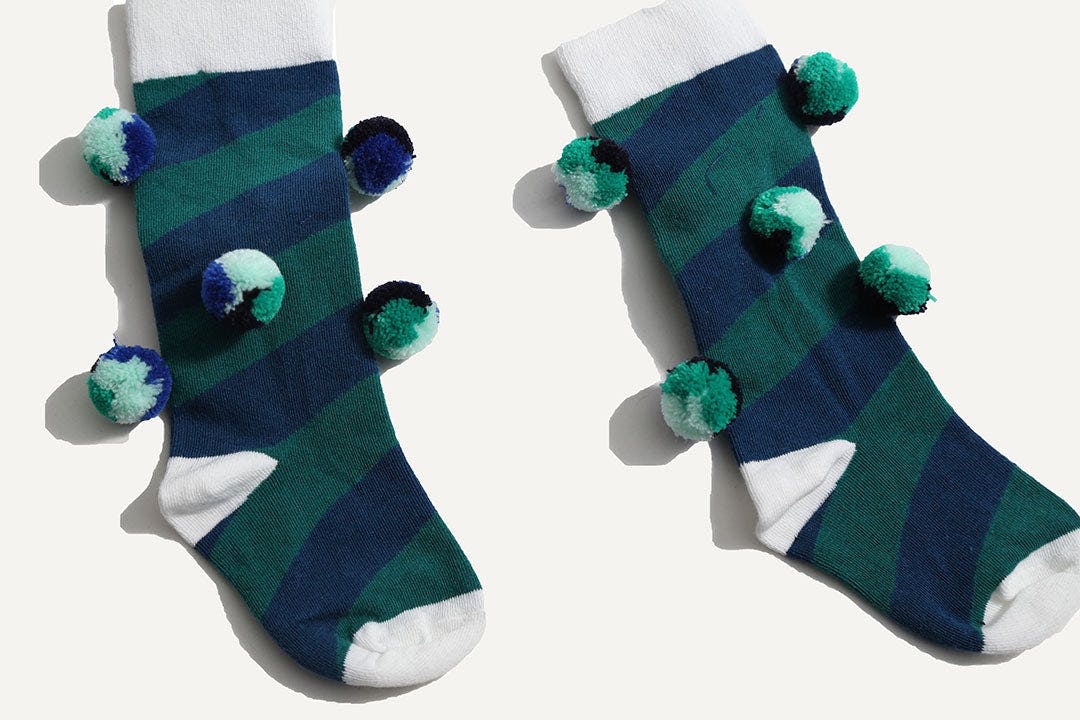 POM POM COLOR BLOCK SOCKS