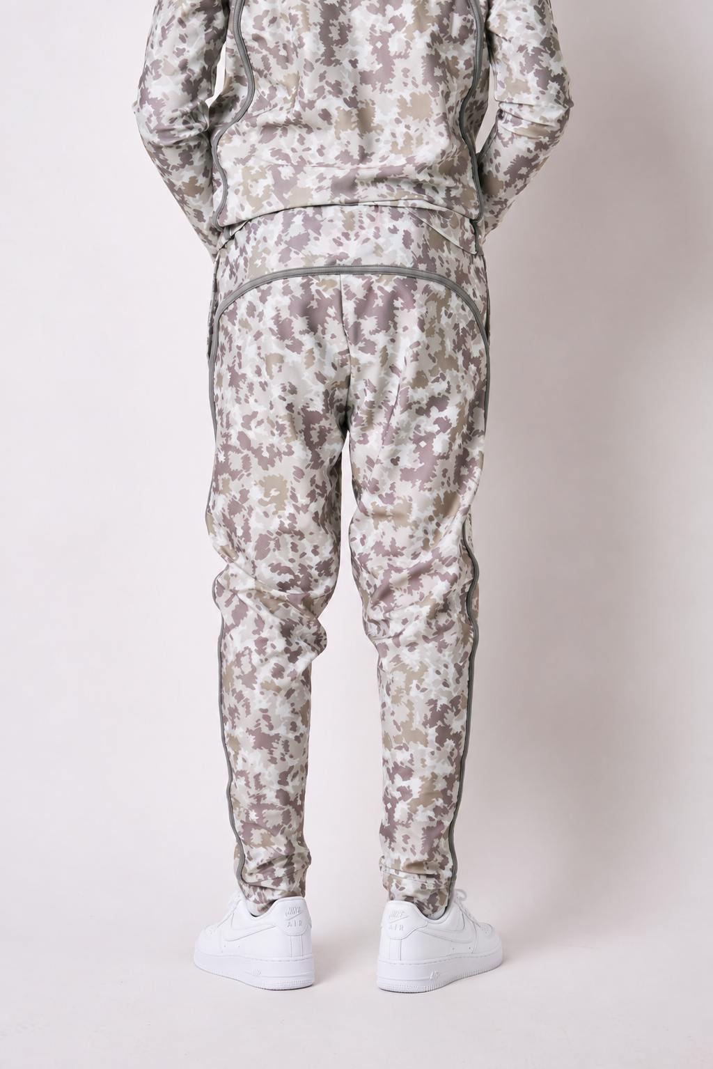 camo retro warm-up jogger
